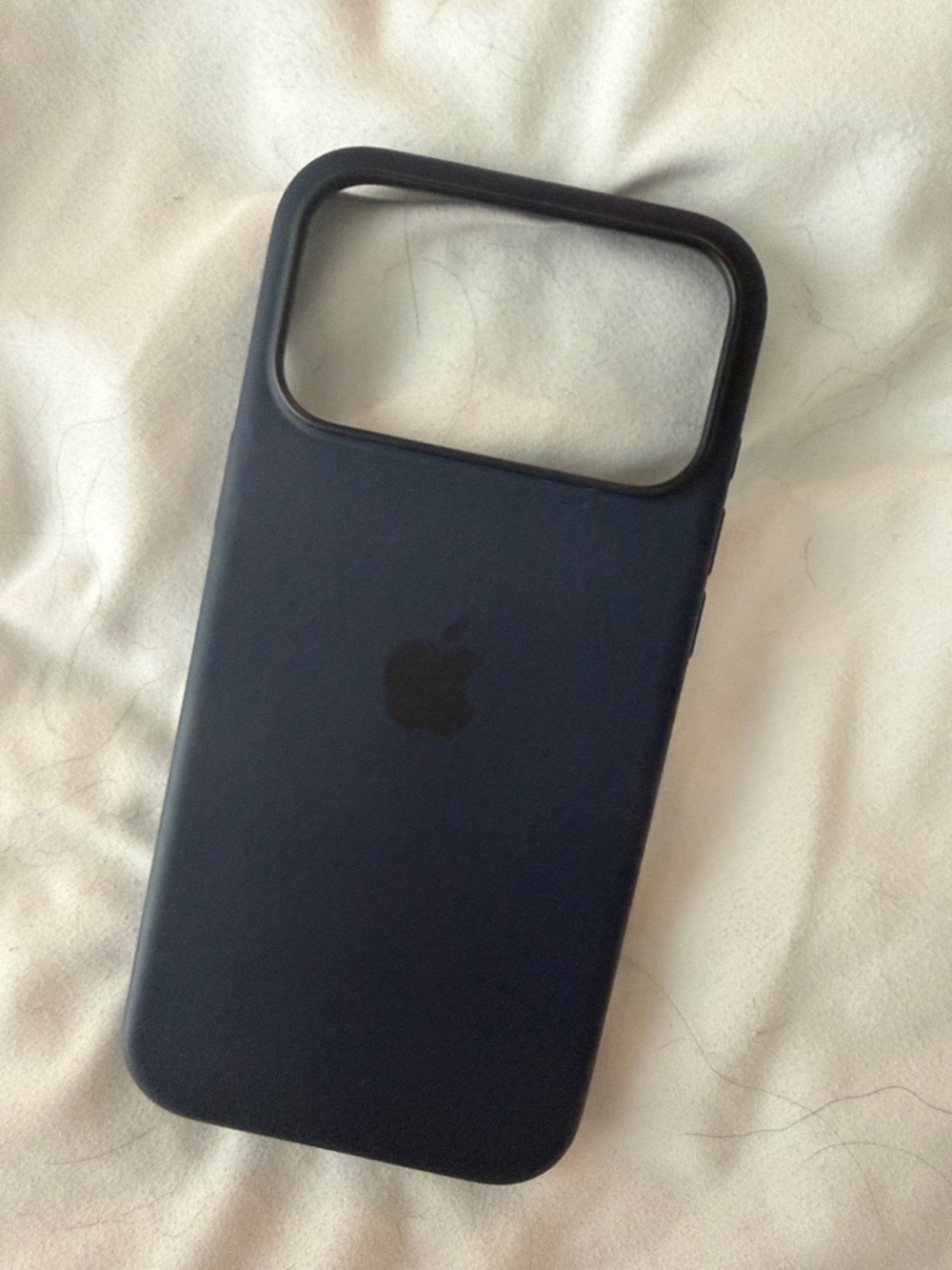 Apple Silicone iPhone 17 Pro Max Case - Midnight